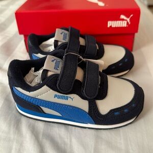 Puma kids running shoe sz 8 NIB